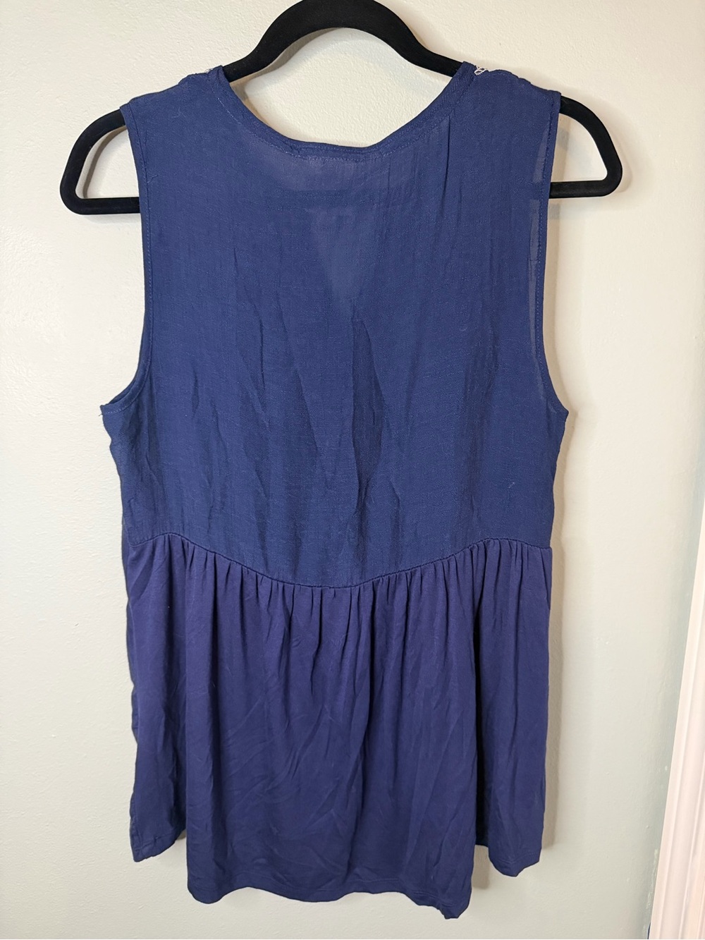 Knox Rose Navy Embroidered V-Neck Sleeveless Camisole - Picture 4 of 5